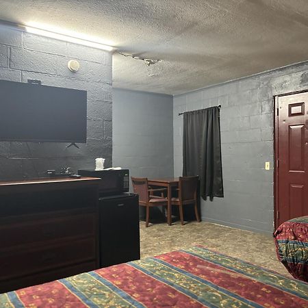Budget Inn Of Mineola Exterior photo